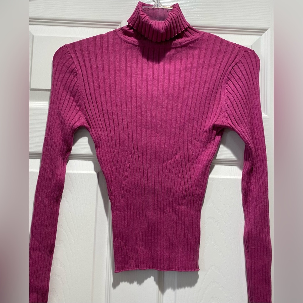 Elegant Magenta Revue women’s Ribbed Turtleneck Sweater